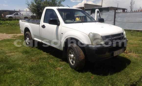 Sayi Na hannu Toyota Hilux White Mota in Mafeteng a Mafeteng