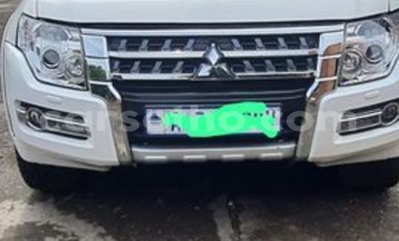 اشتري مستعمل Mitsubishi Pajero White سيارة في Maputsoa في Leribe