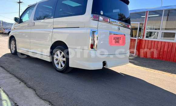 اشتري مستعمل Nissan Frontier White سيارة في Maputsoa في Leribe