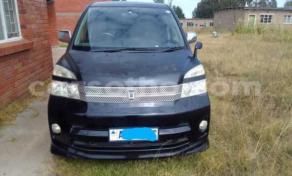 اشتري مستعمل Toyota Voxy Black سيارة في Maseru في Maseru