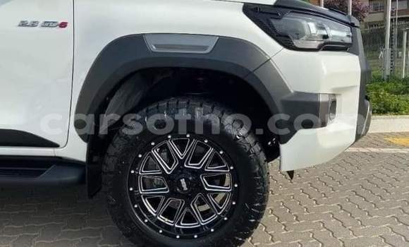 Sayi Na hannu Toyota Hilux White Mota in Maseru a Maseru Sayi Na hannu Toyota Hilux White Mota in Maseru a Maseru