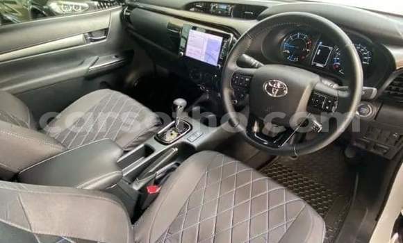Sayi Na hannu Toyota Hilux White Mota in Maseru a Maseru Sayi Na hannu Toyota Hilux White Mota in Maseru a Maseru
