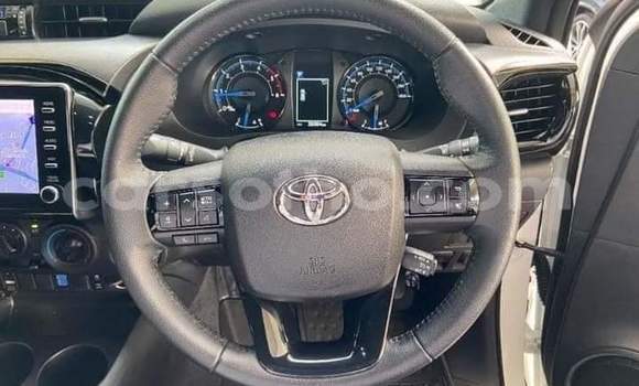 Sayi Na hannu Toyota Hilux White Mota in Maseru a Maseru Sayi Na hannu Toyota Hilux White Mota in Maseru a Maseru