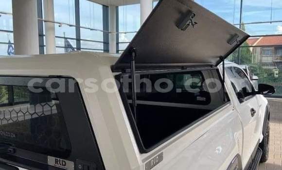 Sayi Na hannu Toyota Hilux White Mota in Maseru a Maseru Sayi Na hannu Toyota Hilux White Mota in Maseru a Maseru
