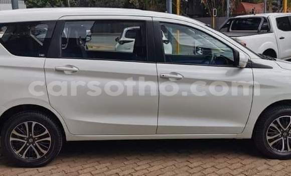 Sayi Na hannu Suzuki Ertiga White Mota in Maseru a Maseru Sayi Na hannu Suzuki Ertiga White Mota in Maseru a Maseru