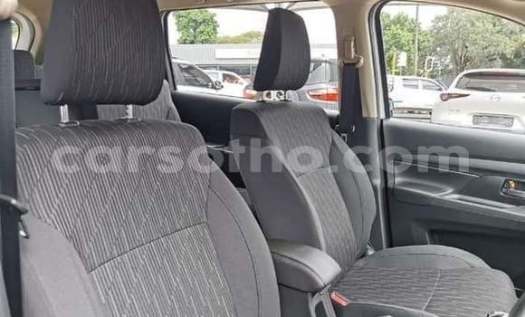 Sayi Na hannu Suzuki Ertiga White Mota in Maseru a Maseru Sayi Na hannu Suzuki Ertiga White Mota in Maseru a Maseru