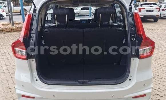 Sayi Na hannu Suzuki Ertiga White Mota in Maseru a Maseru Sayi Na hannu Suzuki Ertiga White Mota in Maseru a Maseru