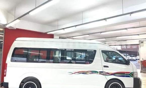 Sayi Na hannu Toyota Hiace White Mota in Maseru a Maseru Sayi Na hannu Toyota Hiace White Mota in Maseru a Maseru