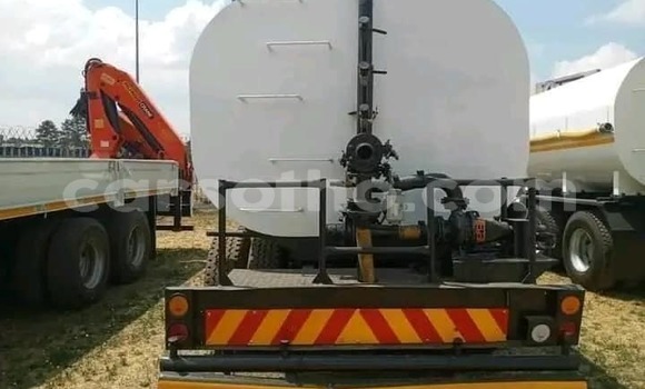 Sayi Na hannu Hino 300 Series White Babbar mota in Maseru a Maseru Sayi Na hannu Hino 300 Series White Babbar mota in Maseru a Maseru