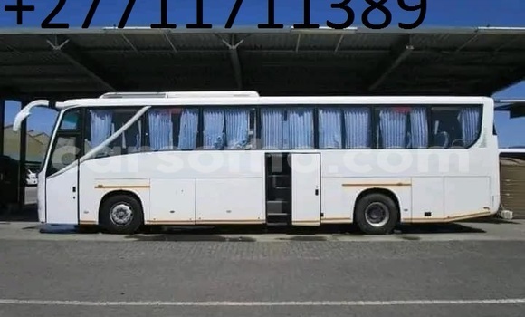 اشتري مستعمل Komatsu D31S White شاحنة في Maseru في Maseru