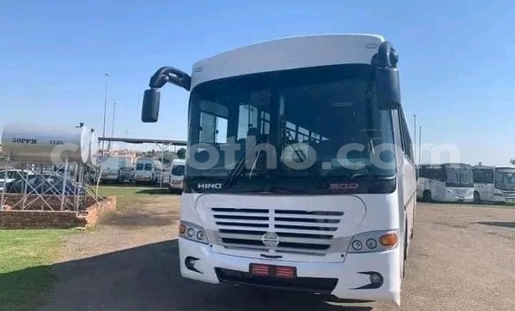 Sayi Na hannu Hino 300 Series White Babbar mota in Maseru a Maseru Sayi Na hannu Hino 300 Series White Babbar mota in Maseru a Maseru