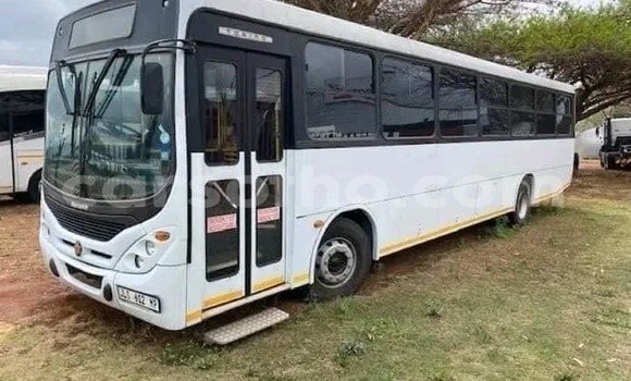 Sayi Na hannu Mercedes‒Benz Truck White Babbar mota in Maseru a Maseru Sayi Na hannu Mercedes‒Benz Truck White Babbar mota in Maseru a Maseru