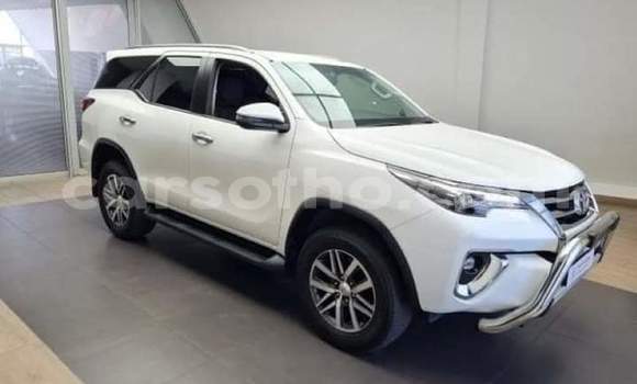 اشتري مستعمل Toyota Hilux White سيارة في Maseru في Maseru اشتري مستعمل Toyota Hilux White سيارة في Maseru في Maseru