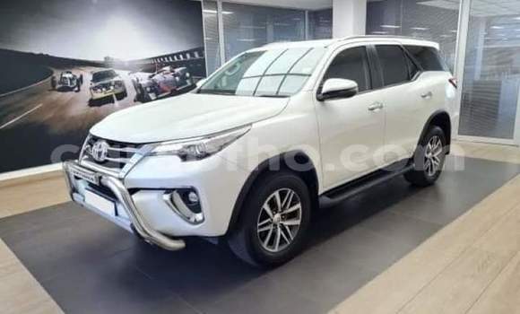 اشتري مستعمل Toyota Hilux White سيارة في Maseru في Maseru اشتري مستعمل Toyota Hilux White سيارة في Maseru في Maseru