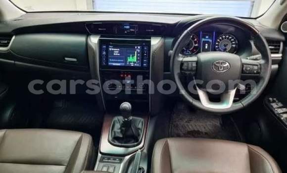 اشتري مستعمل Toyota Hilux White سيارة في Maseru في Maseru اشتري مستعمل Toyota Hilux White سيارة في Maseru في Maseru