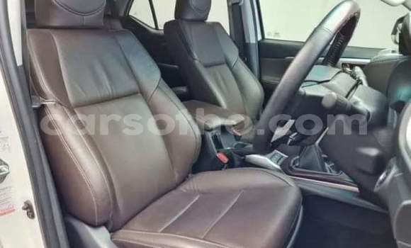 اشتري مستعمل Toyota Hilux White سيارة في Maseru في Maseru اشتري مستعمل Toyota Hilux White سيارة في Maseru في Maseru