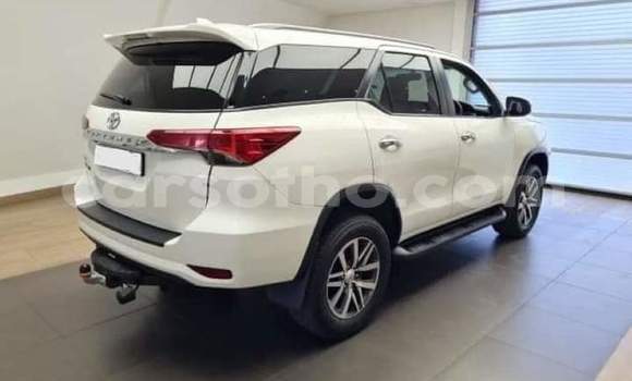 اشتري مستعمل Toyota Hilux White سيارة في Maseru في Maseru اشتري مستعمل Toyota Hilux White سيارة في Maseru في Maseru