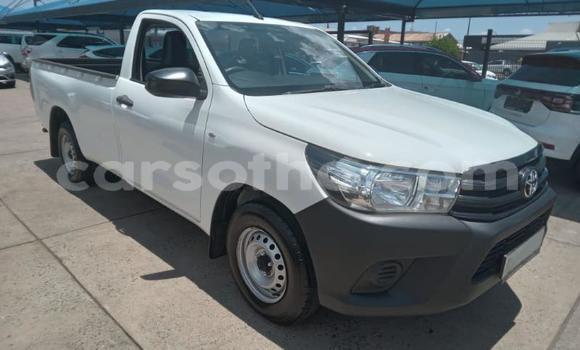 Sayi Na hannu Toyota Hilux White Mota in Maseru a Maseru Sayi Na hannu Toyota Hilux White Mota in Maseru a Maseru