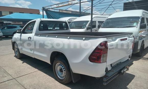 Sayi Na hannu Toyota Hilux White Mota in Maseru a Maseru Sayi Na hannu Toyota Hilux White Mota in Maseru a Maseru