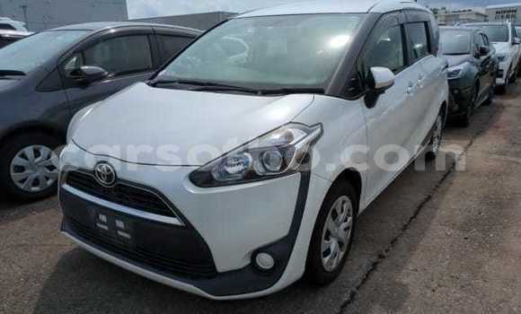 Buy Used Toyota Sienta White Car in Maseru in Maseru Buy Used Toyota Sienta White Car in Maseru in Maseru
