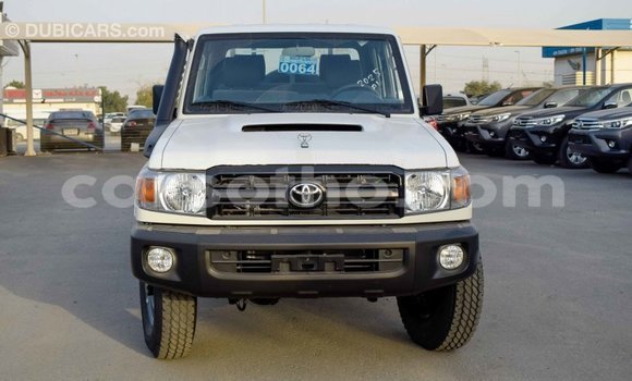 اشتري Imported Toyota Land Cruiser White سيارة في Import - Dubai في Maseru اشتري Imported Toyota Land Cruiser White سيارة في Import - Dubai في Maseru