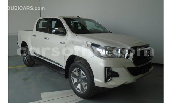 Sayi Imported Toyota Hilux White Mota in Import - Dubai a Maseru Sayi Imported Toyota Hilux White Mota in Import - Dubai a Maseru