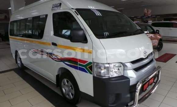 Sayi Na hannu Toyota Hiace White Mota in Maseru a Maseru