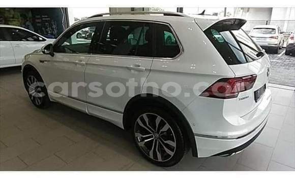 Sayi Na hannu Volkswagen Tiguan White Mota in Maseru a Maseru Sayi Na hannu Volkswagen Tiguan White Mota in Maseru a Maseru