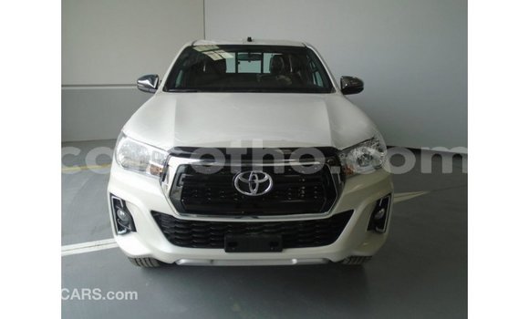 Sayi Imported Toyota Hilux White Mota in Import - Dubai a Maseru Sayi Imported Toyota Hilux White Mota in Import - Dubai a Maseru