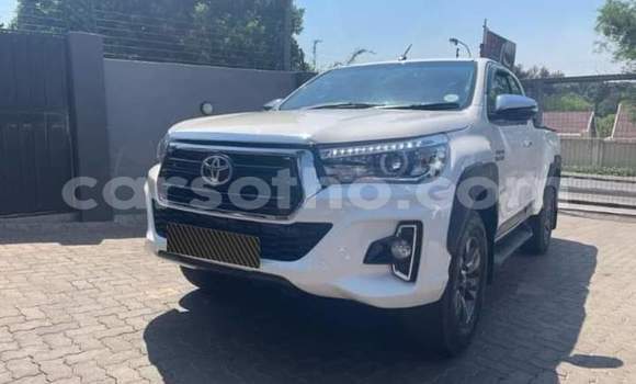 Sayi Imported Toyota Hilux White Mota in Maseru a Maseru Sayi Imported Toyota Hilux White Mota in Maseru a Maseru