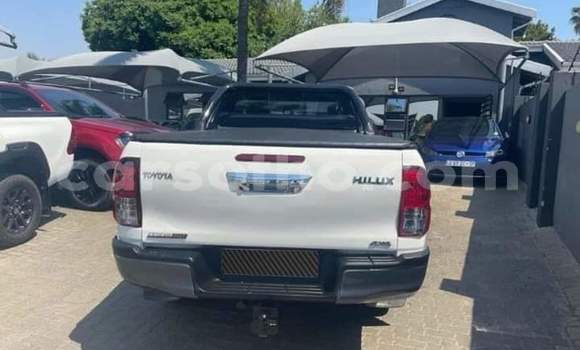 Sayi Imported Toyota Hilux White Mota in Maseru a Maseru Sayi Imported Toyota Hilux White Mota in Maseru a Maseru