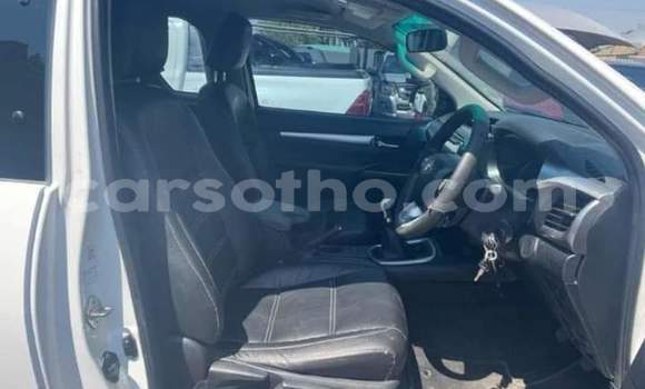 Sayi Imported Toyota Hilux White Mota in Maseru a Maseru Sayi Imported Toyota Hilux White Mota in Maseru a Maseru