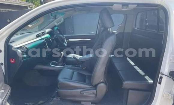Sayi Imported Toyota Hilux White Mota in Maseru a Maseru Sayi Imported Toyota Hilux White Mota in Maseru a Maseru