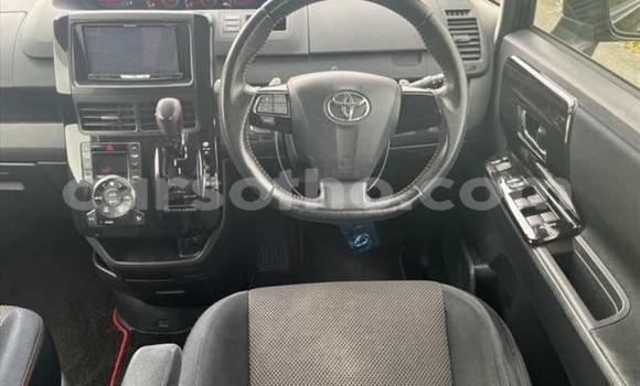 Sayi Na hannu Toyota Noah Black Mota in Maputsoe a Leribe Sayi Na hannu Toyota Noah Black Mota in Maputsoe a Leribe