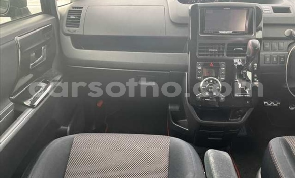 Sayi Na hannu Toyota Noah Black Mota in Maputsoe a Leribe Sayi Na hannu Toyota Noah Black Mota in Maputsoe a Leribe