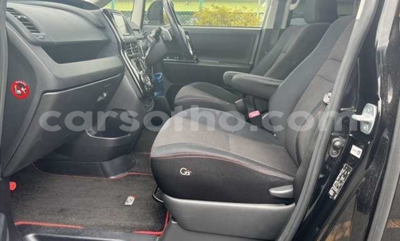 Sayi Na hannu Toyota Noah Black Mota in Maputsoe a Leribe Sayi Na hannu Toyota Noah Black Mota in Maputsoe a Leribe