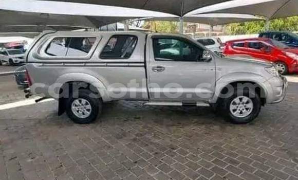 Sayi Na hannu Toyota Hilux Silver Mota in Maseru a Maseru Sayi Na hannu Toyota Hilux Silver Mota in Maseru a Maseru