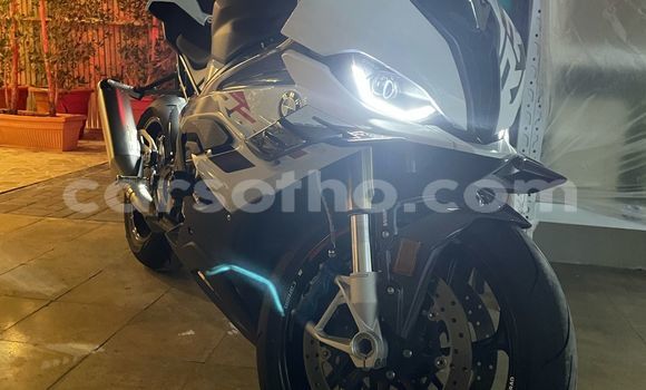 Buy Used BMW S 1000 White Bike in Butha Buthe in Butha-Buthe Buy Used BMW S 1000 White Bike in Butha Buthe in Butha-Buthe