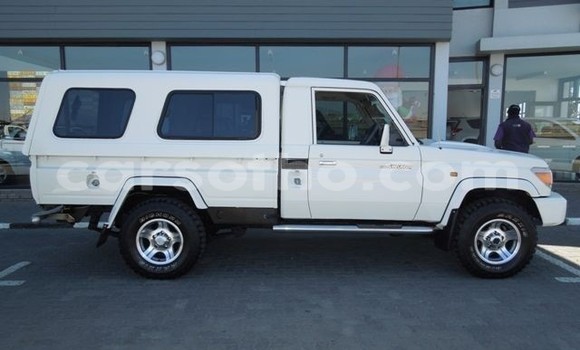 Buy Used Toyota Land Cruiser White Car in Import - Dubai in Maseru Buy Used Toyota Land Cruiser White Car in Import - Dubai in Maseru
