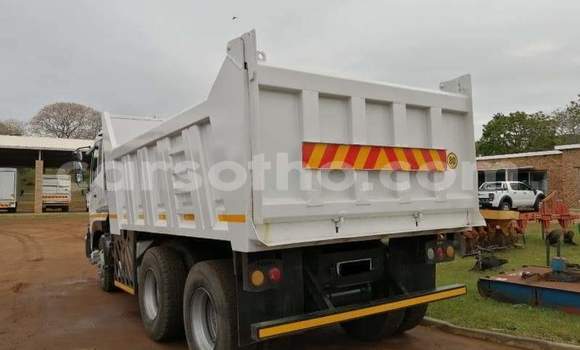 اشتري مستعمل Nissan UD White شاحنة في Maseru في Maseru اشتري مستعمل Nissan UD White شاحنة في Maseru في Maseru