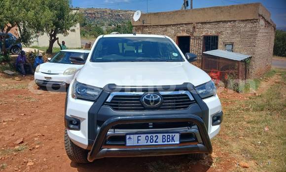 Sayi Na hannu Toyota Hilux White Mota in Maputsoe a Leribe Sayi Na hannu Toyota Hilux White Mota in Maputsoe a Leribe