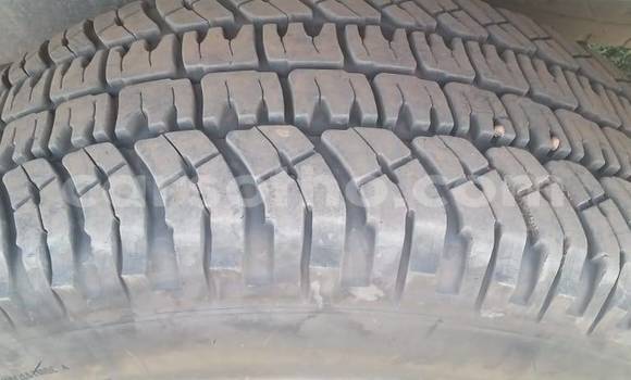 Sayi Na hannu Toyota Hilux White Mota in Import - Dubai a Maseru Sayi Na hannu Toyota Hilux White Mota in Import - Dubai a Maseru