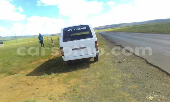 Sayi Na hannu Toyota Noah White Mota in Mafeteng a Mafeteng Sayi Na hannu Toyota Noah White Mota in Mafeteng a Mafeteng