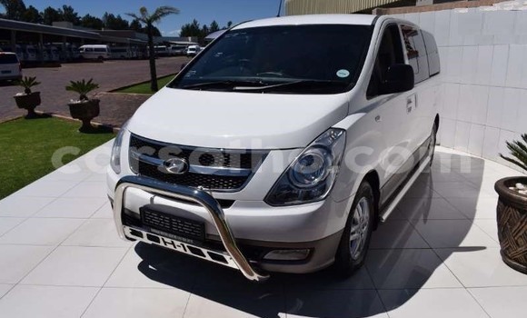 Sayi Imported Hyundai H1 White Mota in Import - Dubai a Maseru Sayi Imported Hyundai H1 White Mota in Import - Dubai a Maseru