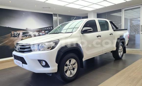 اشتري مستعمل Toyota Hilux White سيارة في Maseru في Maseru