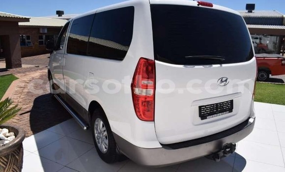 Sayi Imported Hyundai H1 White Mota in Import - Dubai a Maseru Sayi Imported Hyundai H1 White Mota in Import - Dubai a Maseru