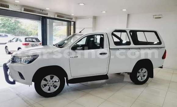 Sayi Na hannu Toyota Hilux White Mota in Maseru a Maseru Sayi Na hannu Toyota Hilux White Mota in Maseru a Maseru