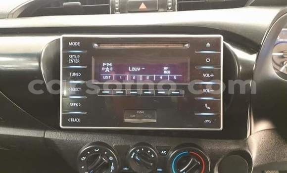 Sayi Na hannu Toyota Hilux White Mota in Maseru a Maseru Sayi Na hannu Toyota Hilux White Mota in Maseru a Maseru