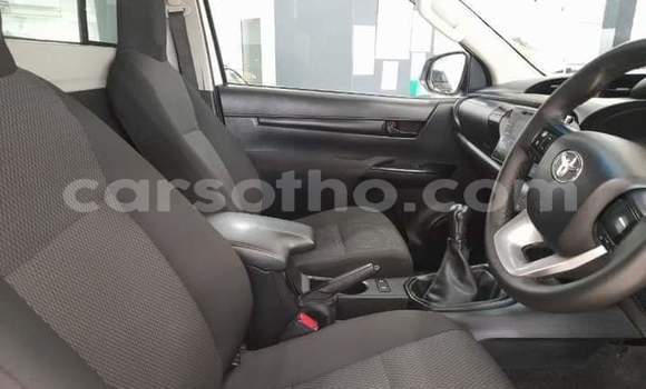 Sayi Na hannu Toyota Hilux White Mota in Maseru a Maseru Sayi Na hannu Toyota Hilux White Mota in Maseru a Maseru
