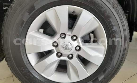 Sayi Na hannu Toyota Hilux White Mota in Maseru a Maseru Sayi Na hannu Toyota Hilux White Mota in Maseru a Maseru